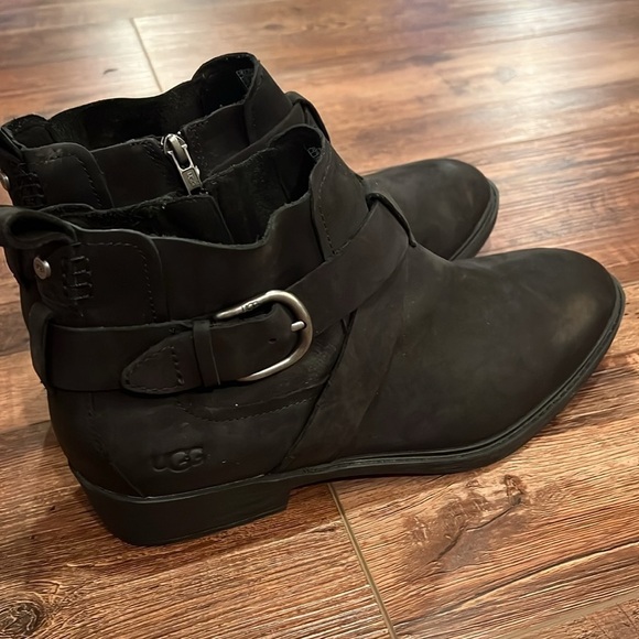 Ugg New Wylma Black Oiled Leather 1.5" Stacked Heel Strappy Moto Booties sz 11 - Picture 3 of 12